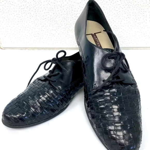 Women's Trotters Lila Black Oxford Woven Toe Flat Shoes Tie Size 8.5M - Picture 2 of 11